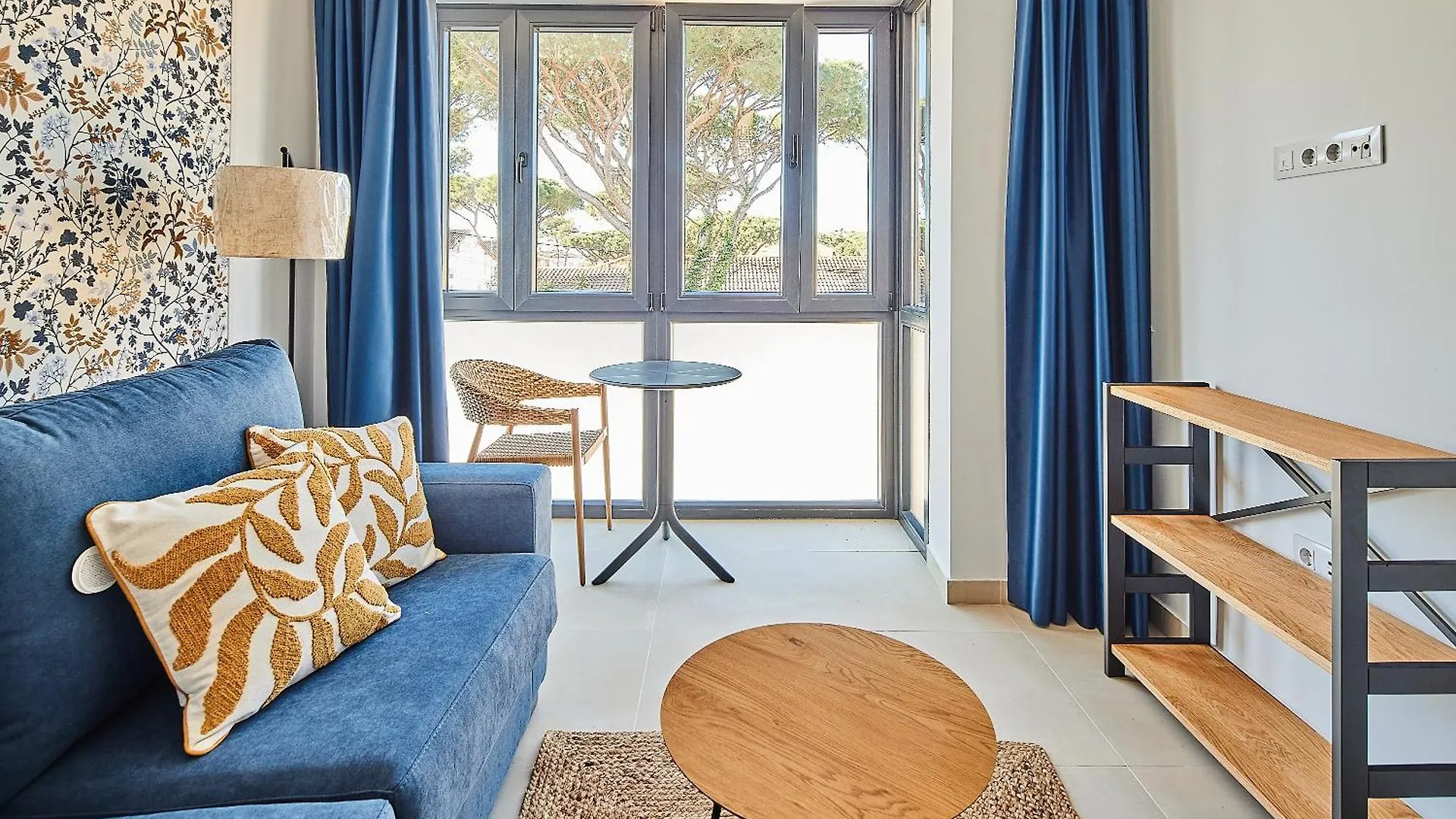 Arena Suit, Apartamentos Con Jacuzzi Privado En Playa De La Barrosa Chiclana de la Frontera 0*,