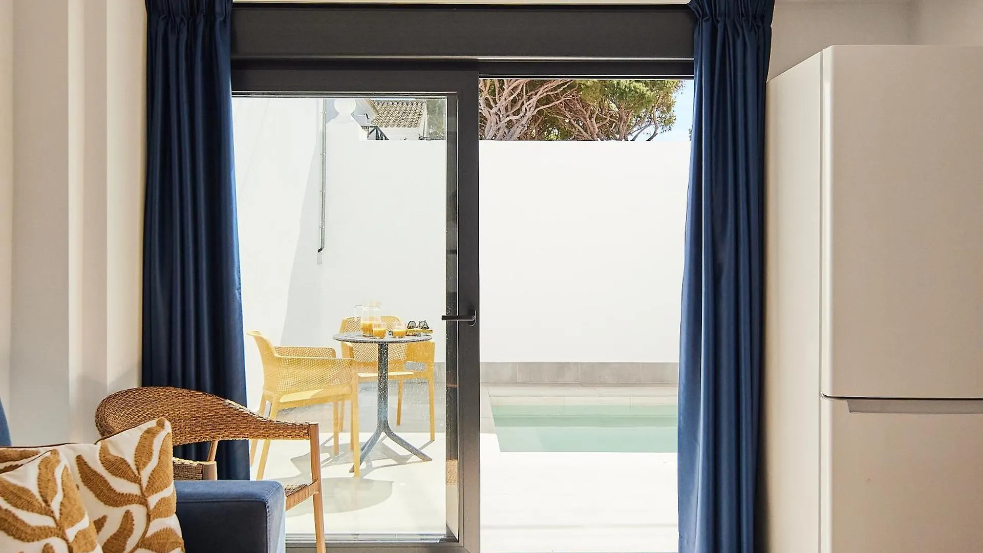 Arena Suit, Apartamentos Con Jacuzzi Privado En Playa De La Barrosa Chiclana de la Frontera 0*,  Ισπανία